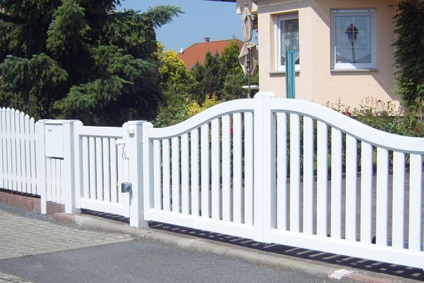 Portail Arcada et repmlissage vertical - bien adapté aux clôtures en modèle Lattes classic.