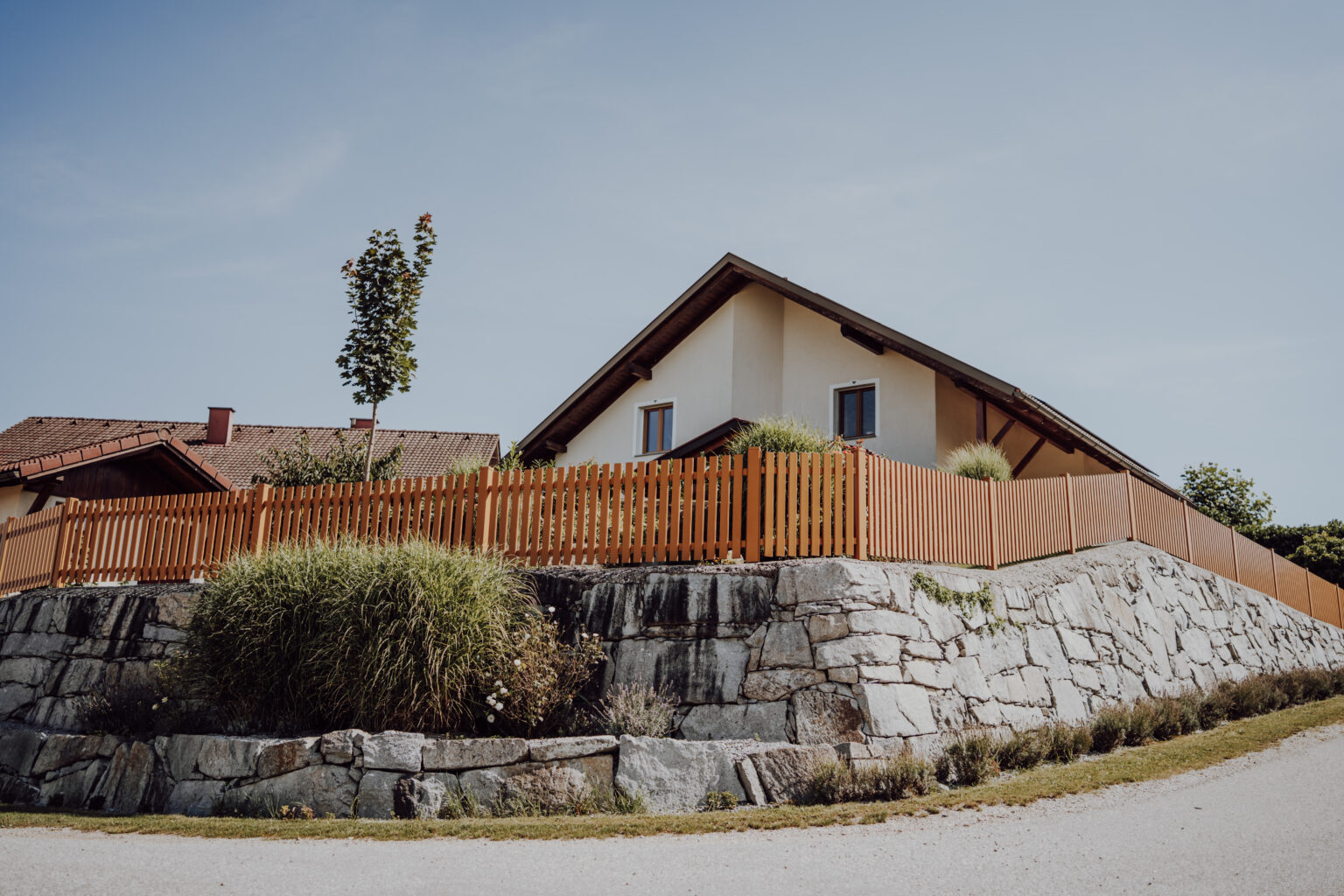 Brix Zaun, Lattenzaun, Alu Zaun, Alu Tor, braun, Flachkappe