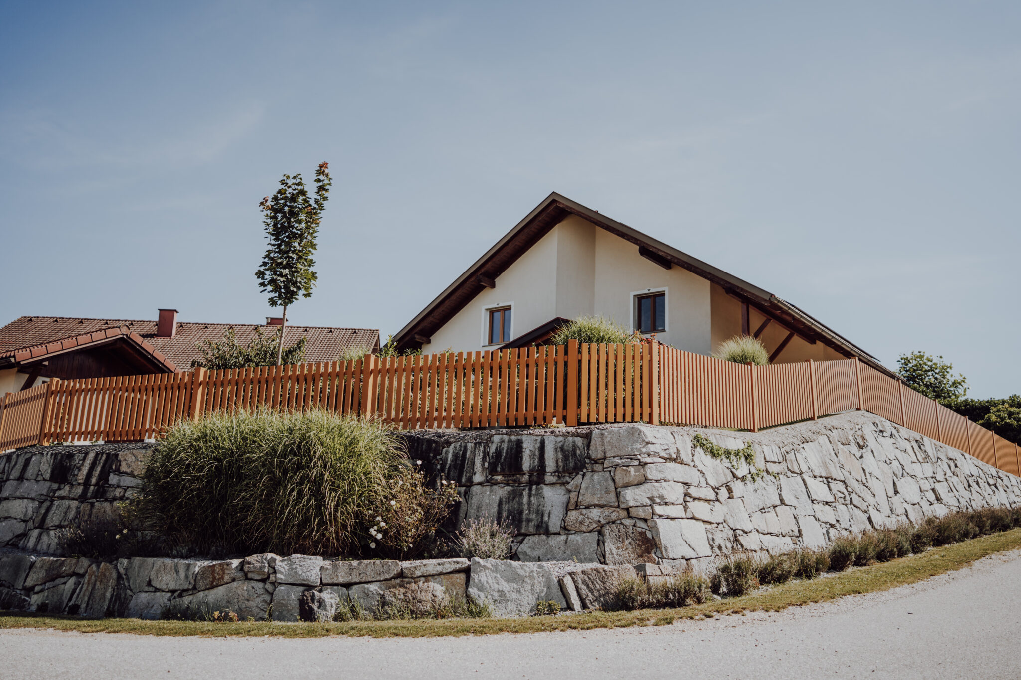 Brix Zaun, Lattenzaun, Alu Zaun, Alu Tor, braun, Flachkappe