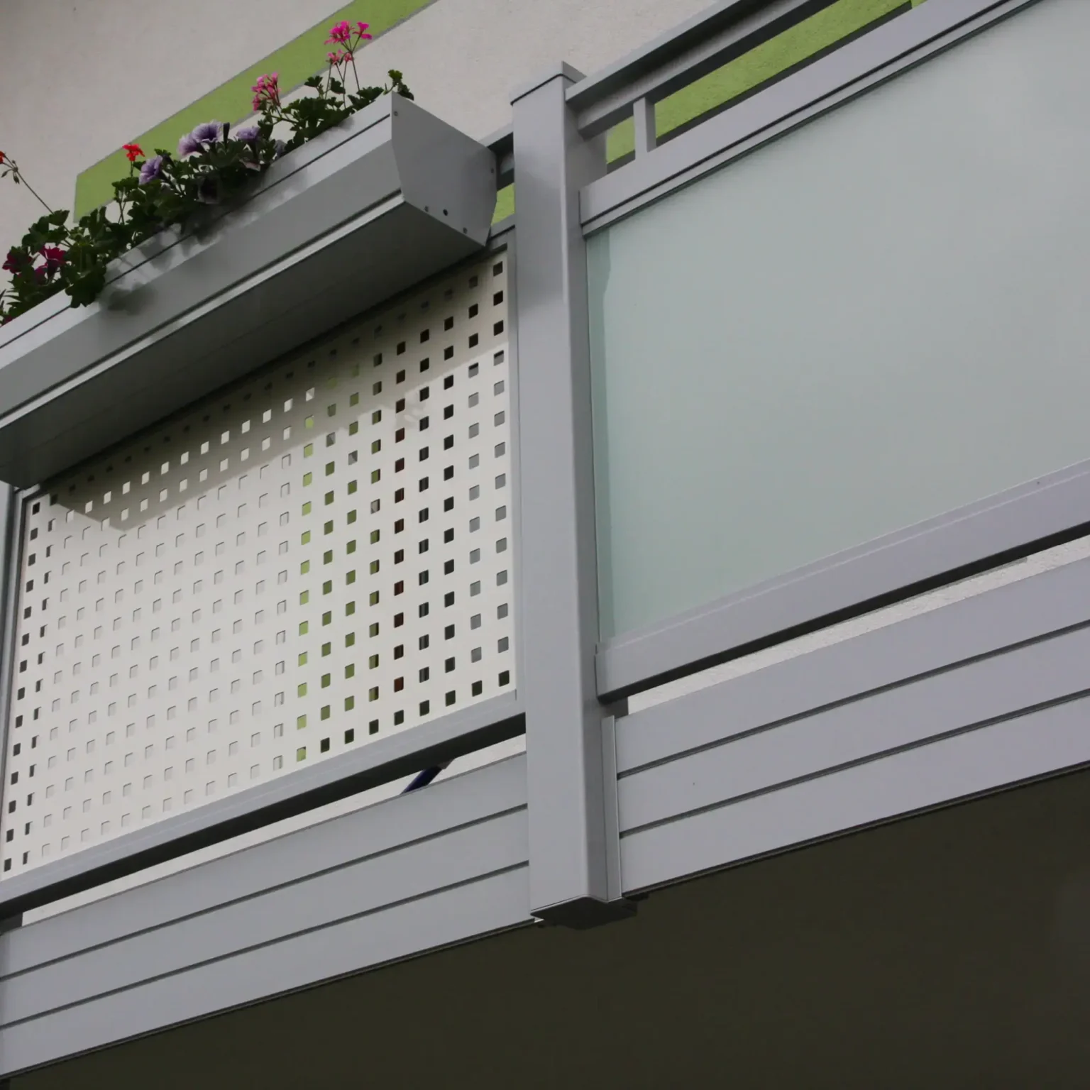 Aluminiumzaun, Brix Zaun, Metallzaun, Flatdesign, Flat-Design, Geländer, Balkon, Acryl