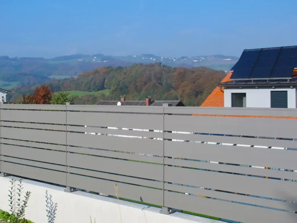 Aluminiumzaun, Brix Zaun, Metallzaun, Frontline, Geländer, Balkon,