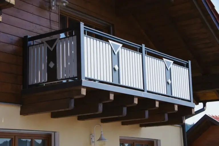 Aluminiumzaun, Brix Zaun, Metallzaun, Geländer, Balkon, Latten-Füllung, Ornament