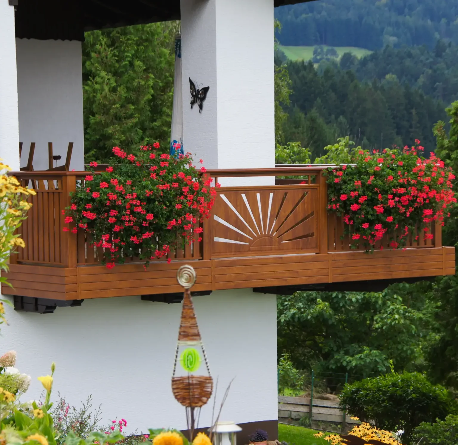 Aluminiumzaun, Brix Zaun, Metallzaun, Geländer, Balkon, Latten-Füllung, Blumenkasten