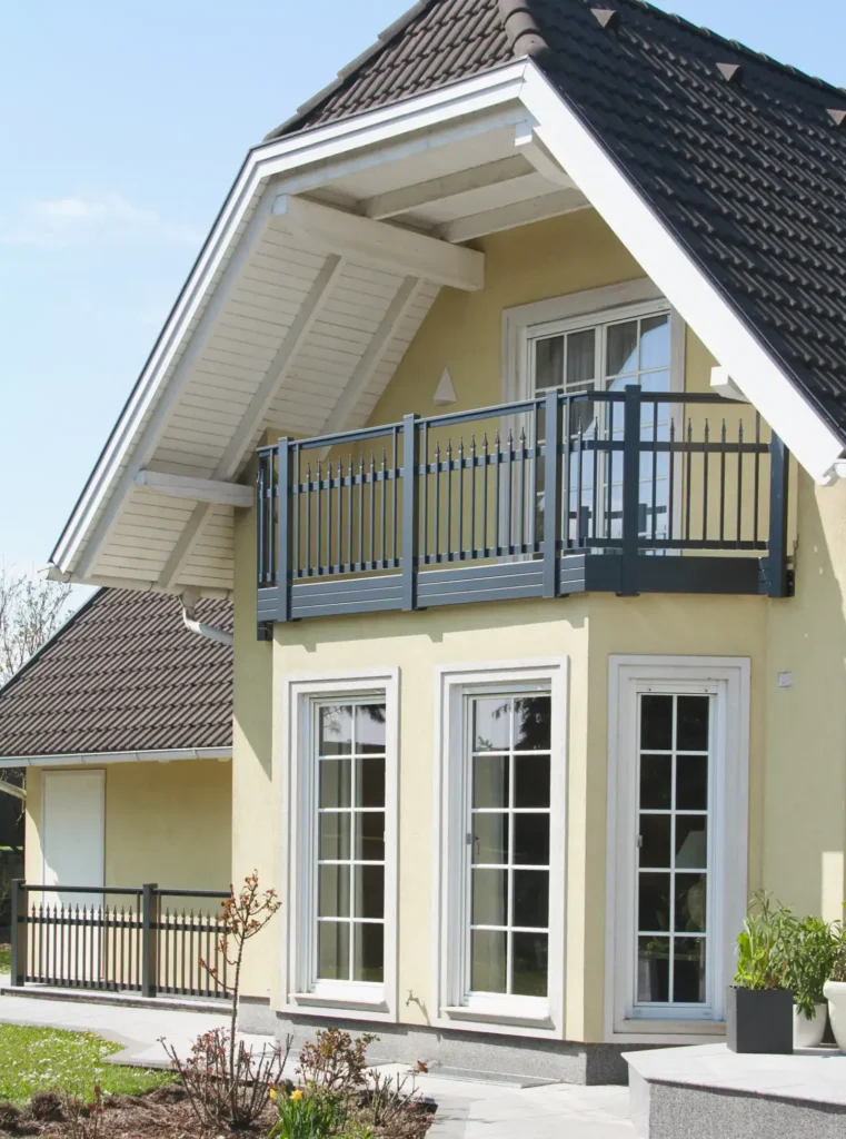 Aluminiumzaun, Brix Zaun, Metallzaun, Geländer, Balkon, Paliquadra, Balkonverblendung