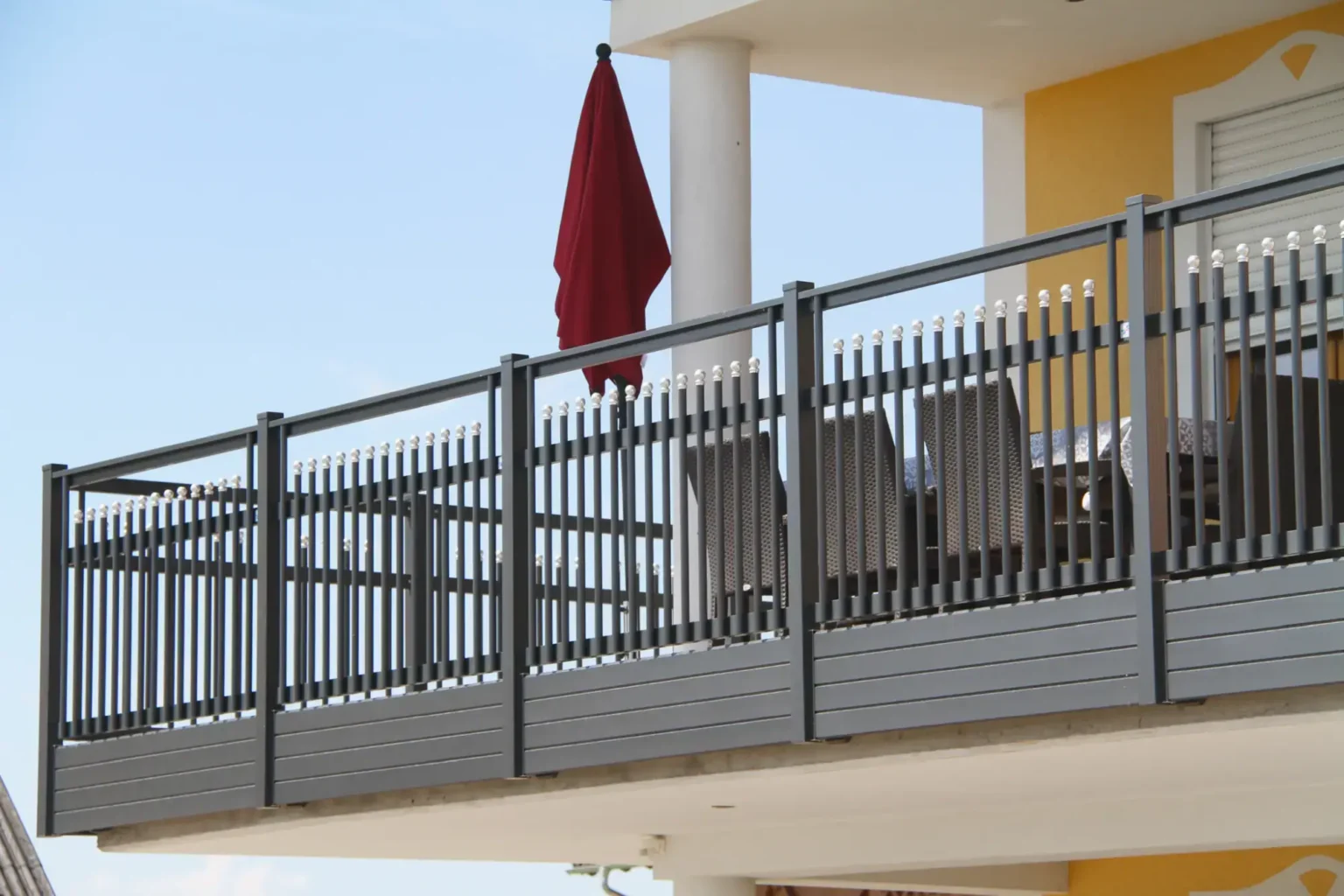 Aluminiumzaun, Brix Zaun, Metallzaun, Geländer, Balkon, Palisade, Balkonverblendung