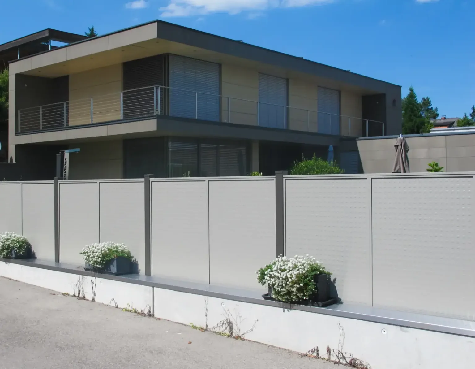 Aluminiumzaun, Brix Zaun, Sichtschutzzaun, Flat-Design, Noppenblech