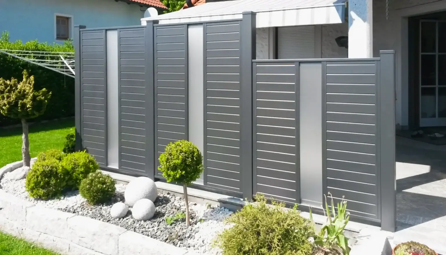 Aluminiumzaun, Aluminiumsichtschutz, Terrassensichtschutz, Blickschutz, Brix Zaun, Latten-Füllung