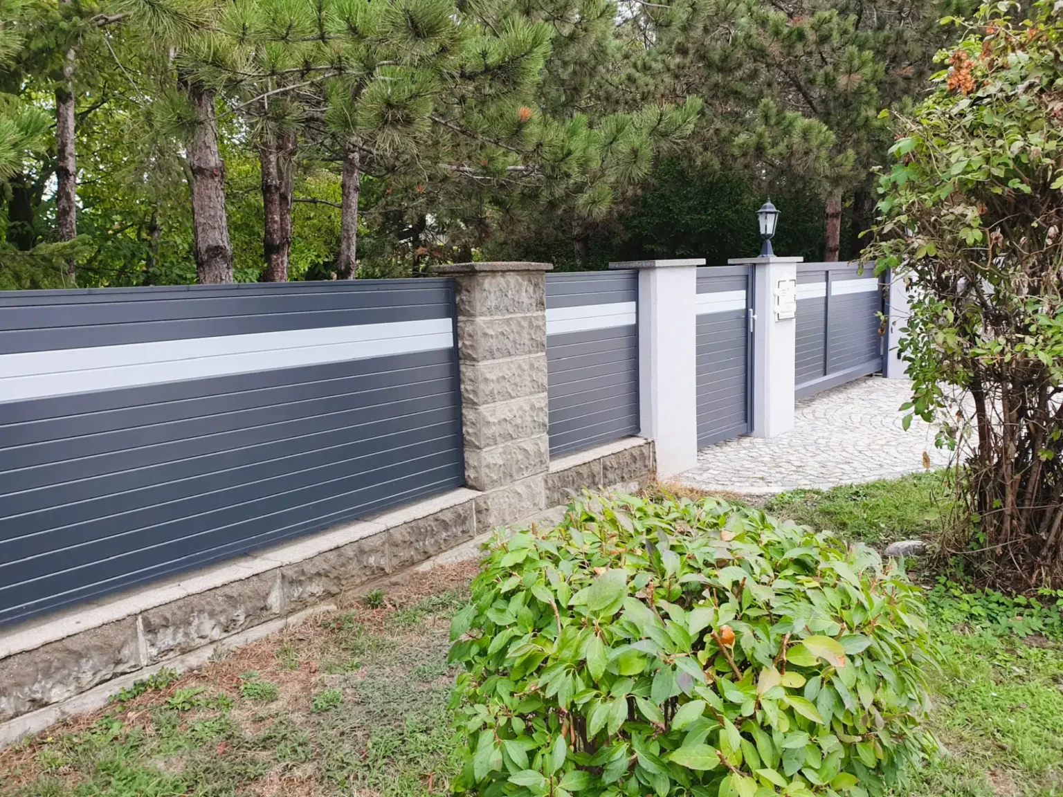 Aluminiumzaun, Aluminiumsichtschutz, Aluminizumtor_Blickschutz, Brix Zaun, Latten-Füllung