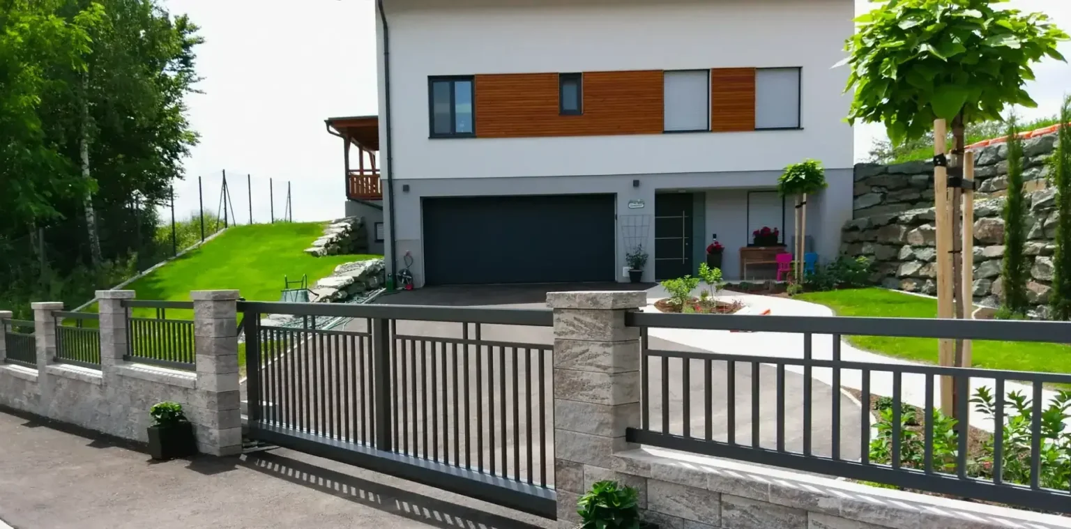 Aluminiumzaun, Brix Zaun, Metallzaun, Decor22, Schiebetor, Gehtüre, Zaunfeld