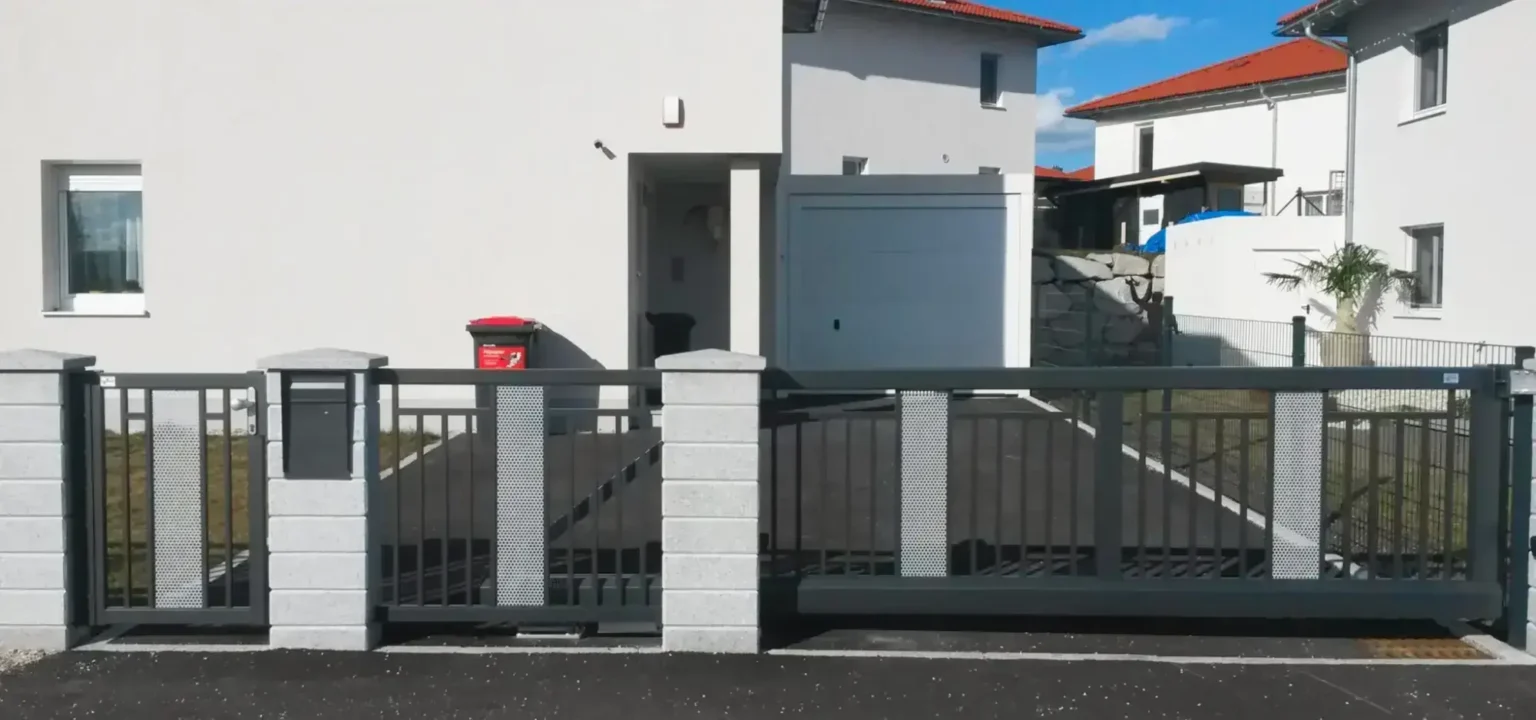 Aluminiumzaun, Brix Zaun, Metallzaun, Decor22, Schiebetor, Gehtüre, Zaunfeld, Perfor