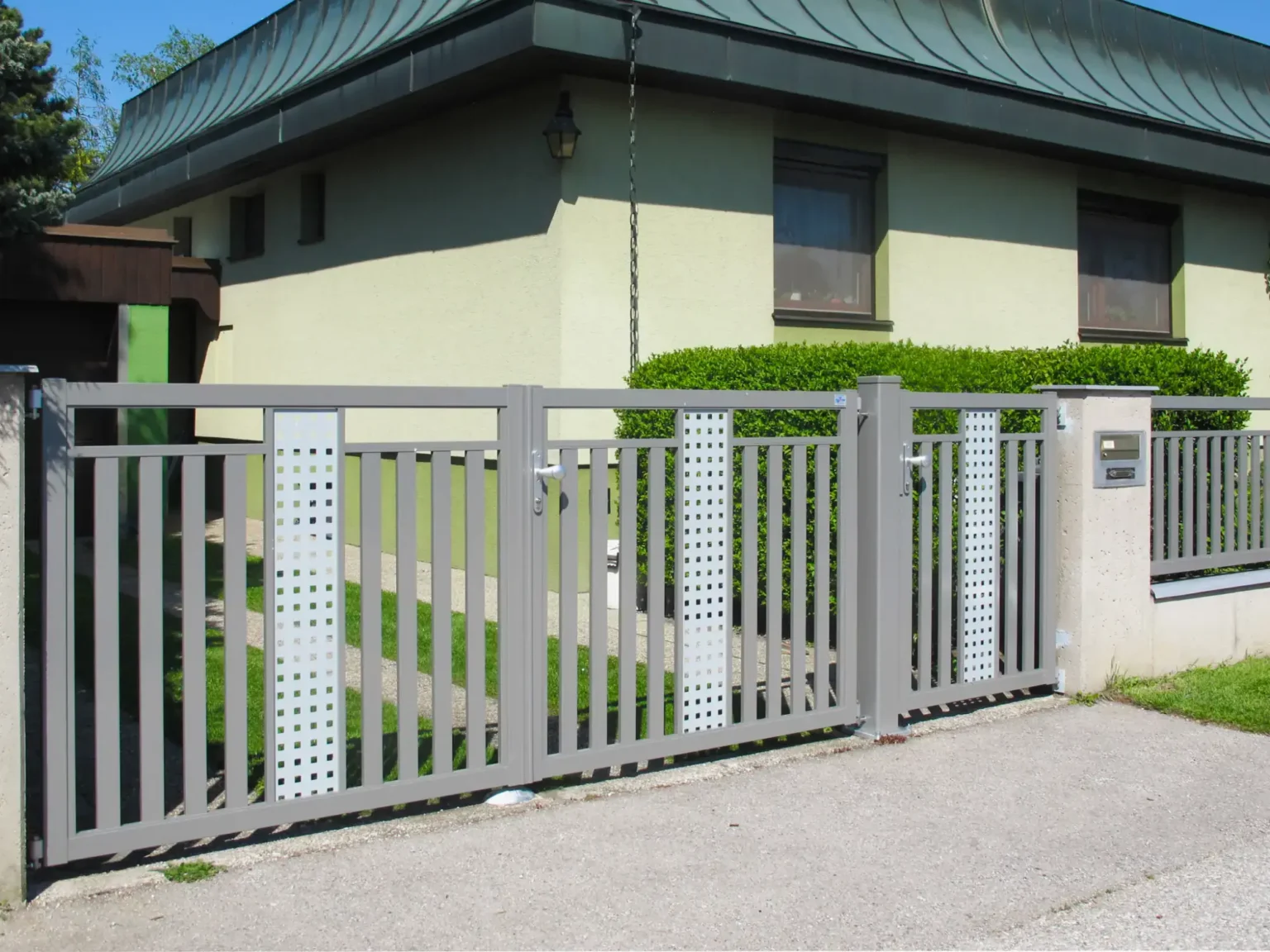 Aluminiumzaun, Brix Zaun, Metallzaun, Decor60, Gehtüre, Zaunfeld, Flügeltor