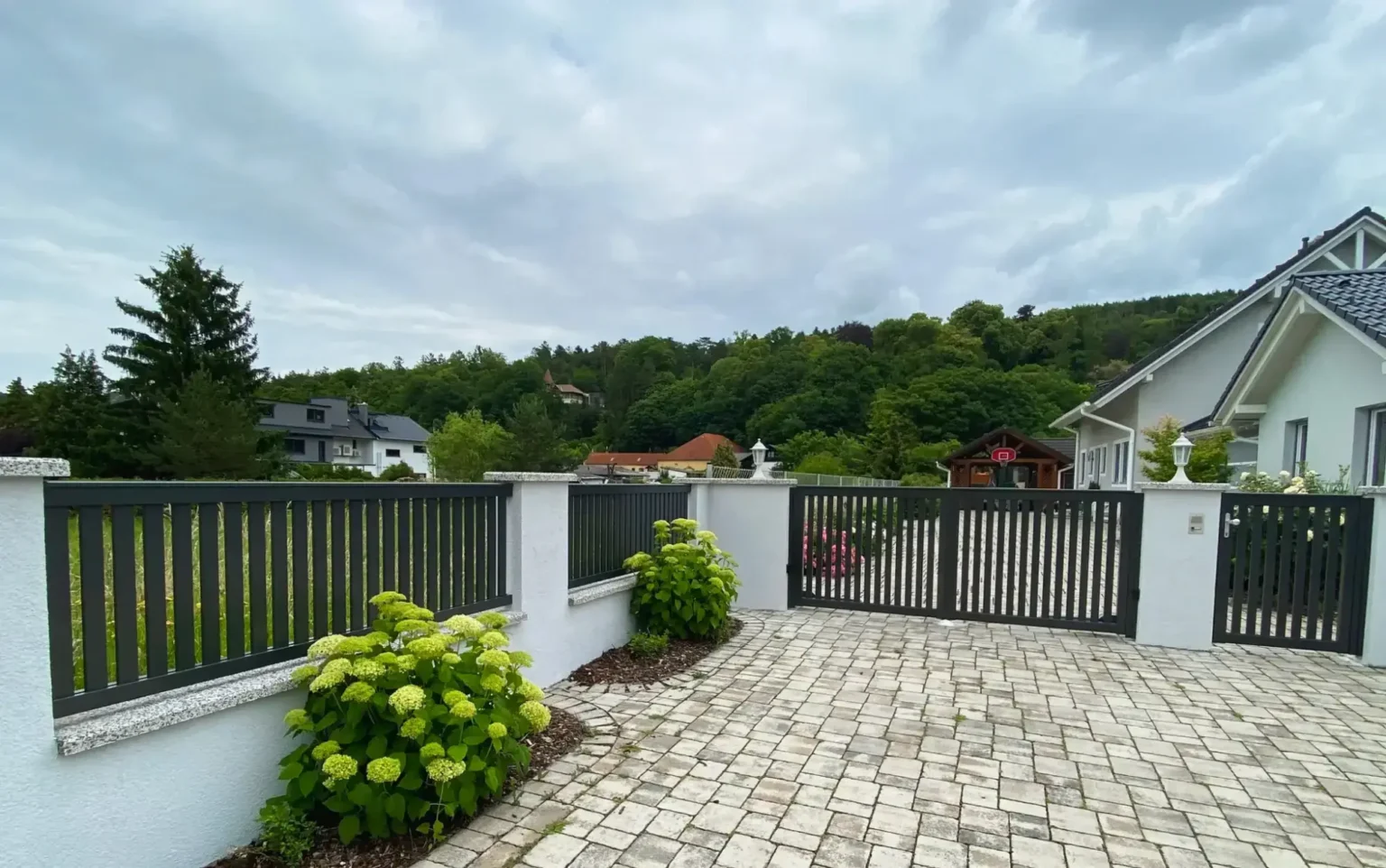 Aluminiumzaun, Brix Zaun, Metallzaun, Dresden, Zaunfeld, Gehtüre, Flügeltor