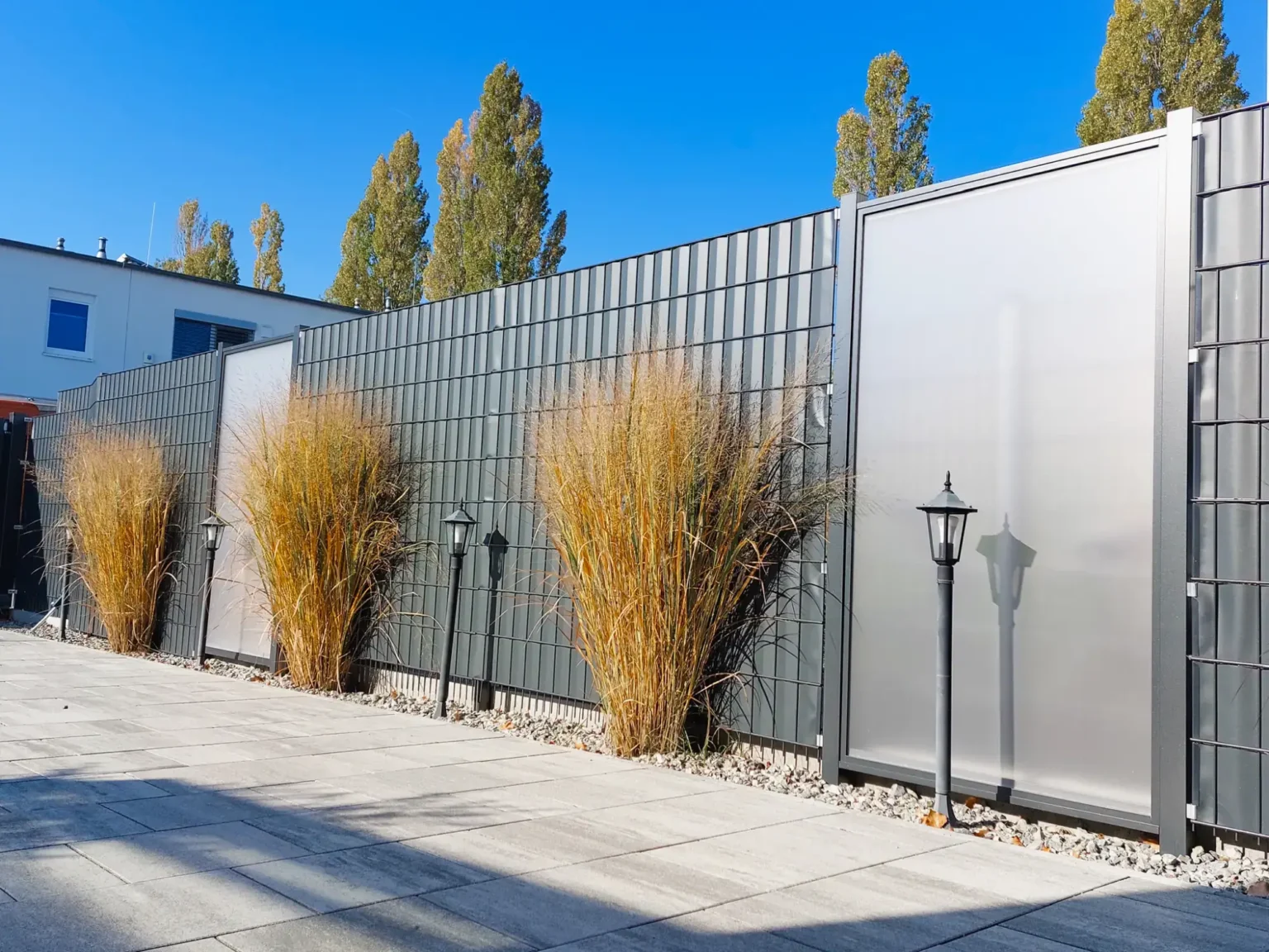 Aluminiumzaun, Brix Zaun, Metallzaun, Flat Design, Gittermatten Sichtschutz