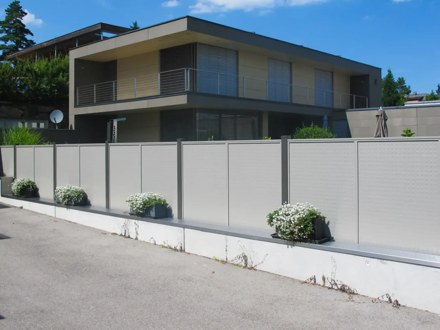 Aluminiumzaun, Brix Zaun, Metallzaun, Flat Design, Zaunfeld , Noppenblech