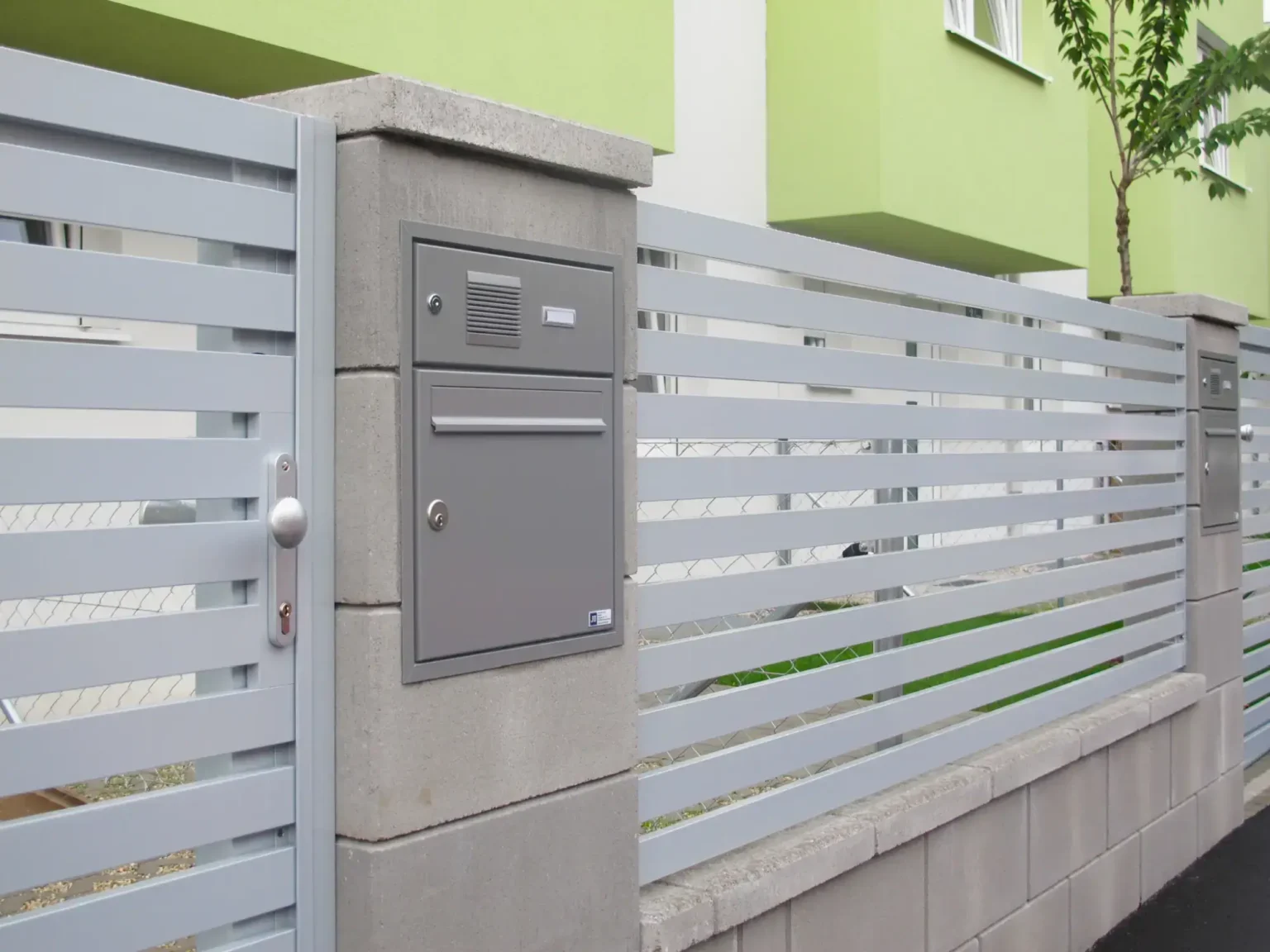 Aluminiumzaun, Brix Zaun, Metallzaun, Frontline, Horizontal, Zaunfeld, Gehtür, Postkasten