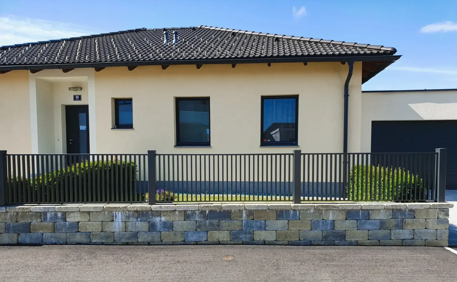 Aluminiumzaun, Brix Zaun, Metallzaun, Inquer Zaunfeld,