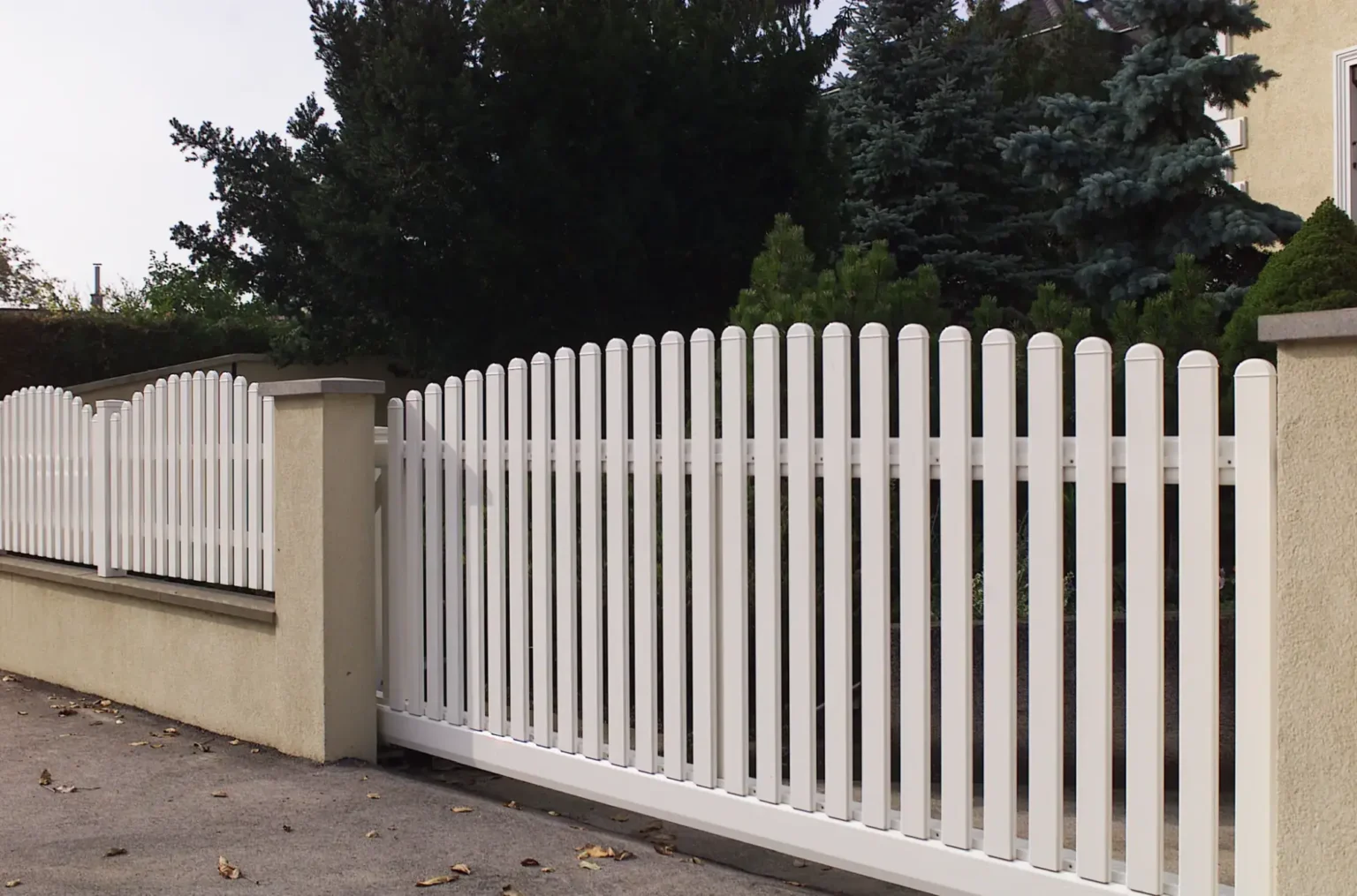 Aluminiumzaun, Brix Zaun, Metallzaun, Latte Classic Zaunfeld, Schiebetor, convex