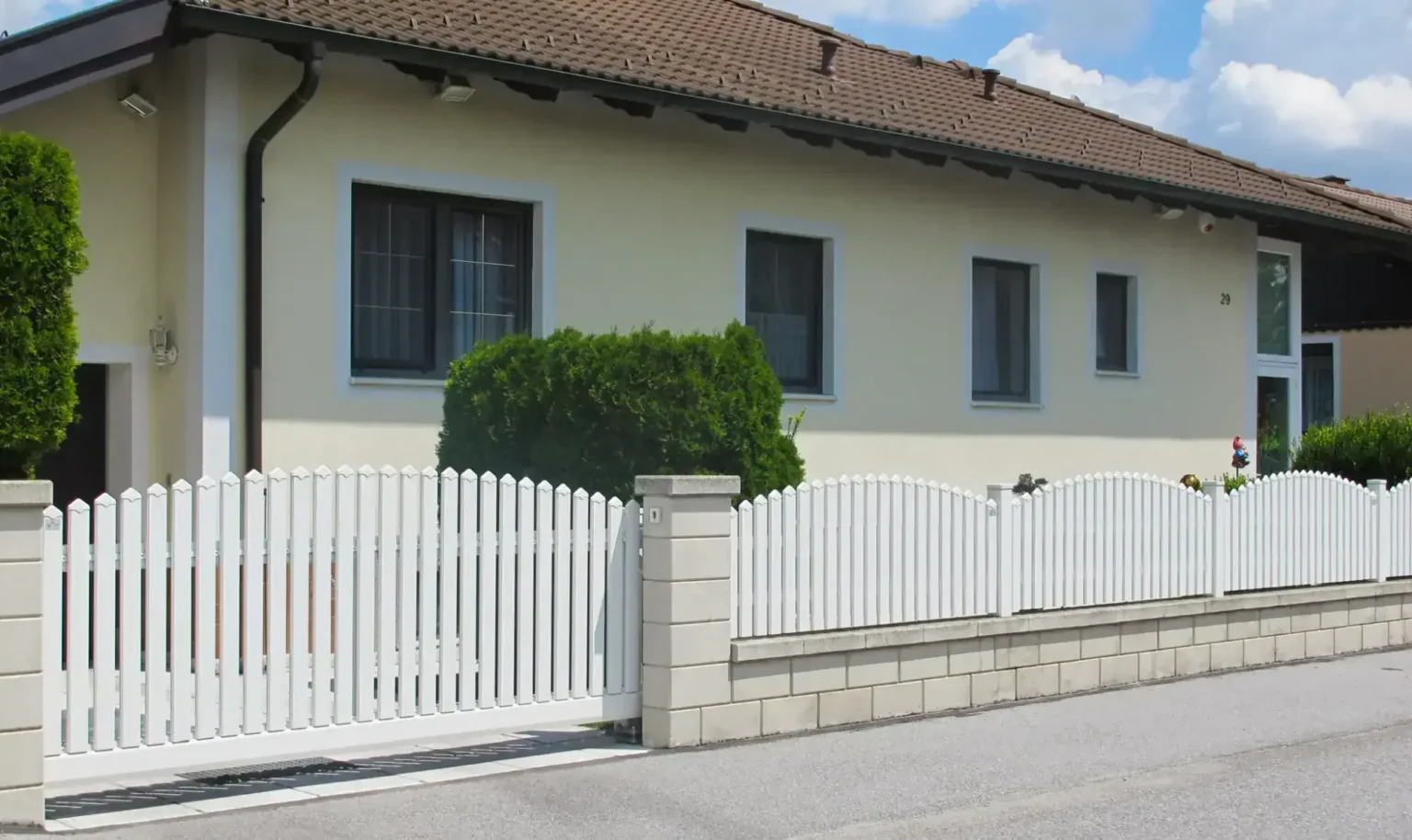 Aluminiumzaun, Brix Zaun, Metallzaun, Latte Classic Zaunfeld, Schiebetor