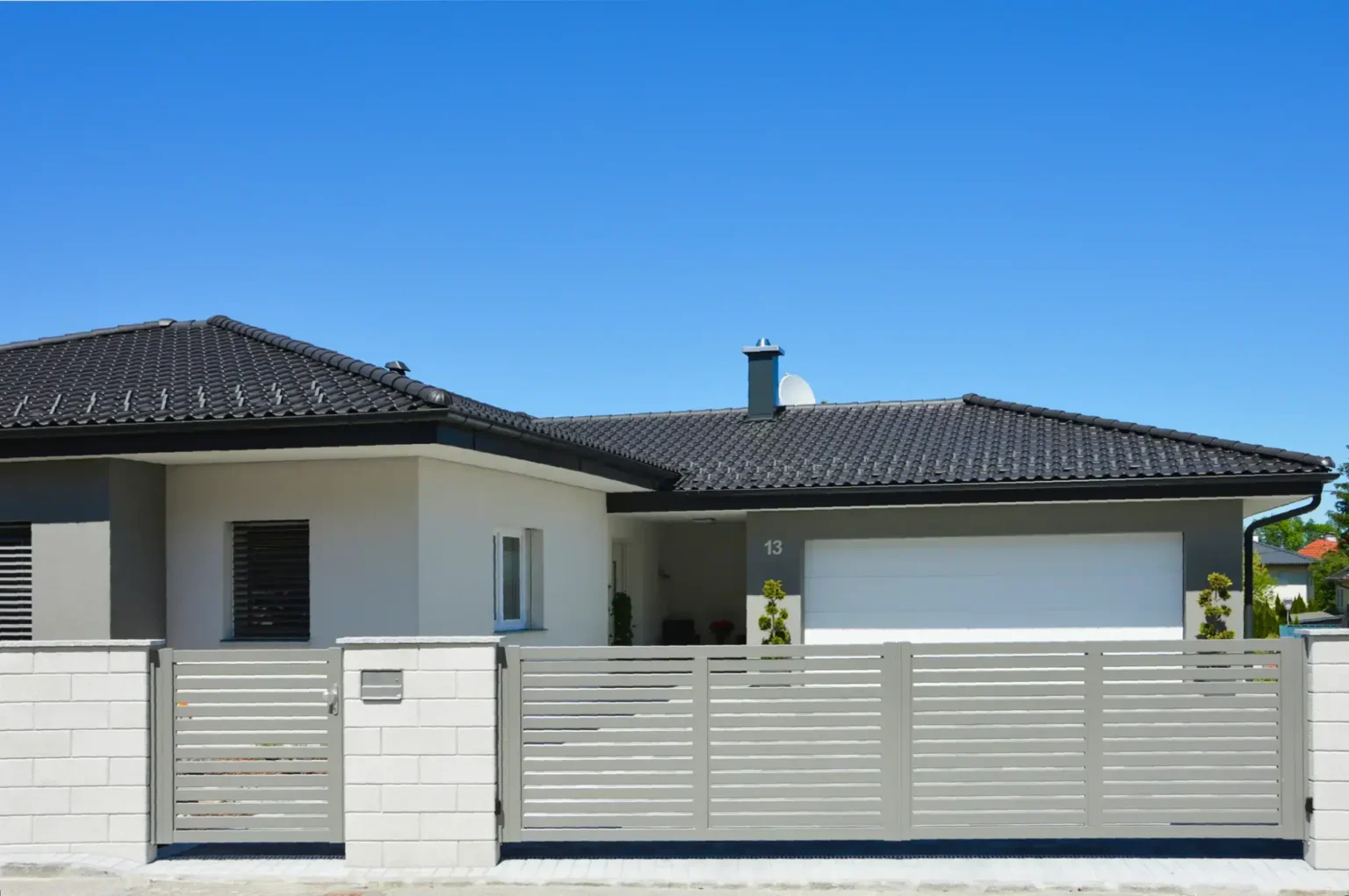 Aluminiumzaun, Brix Zaun, Metallzaun, Latten Füllung Gehtüre, Schiebetor