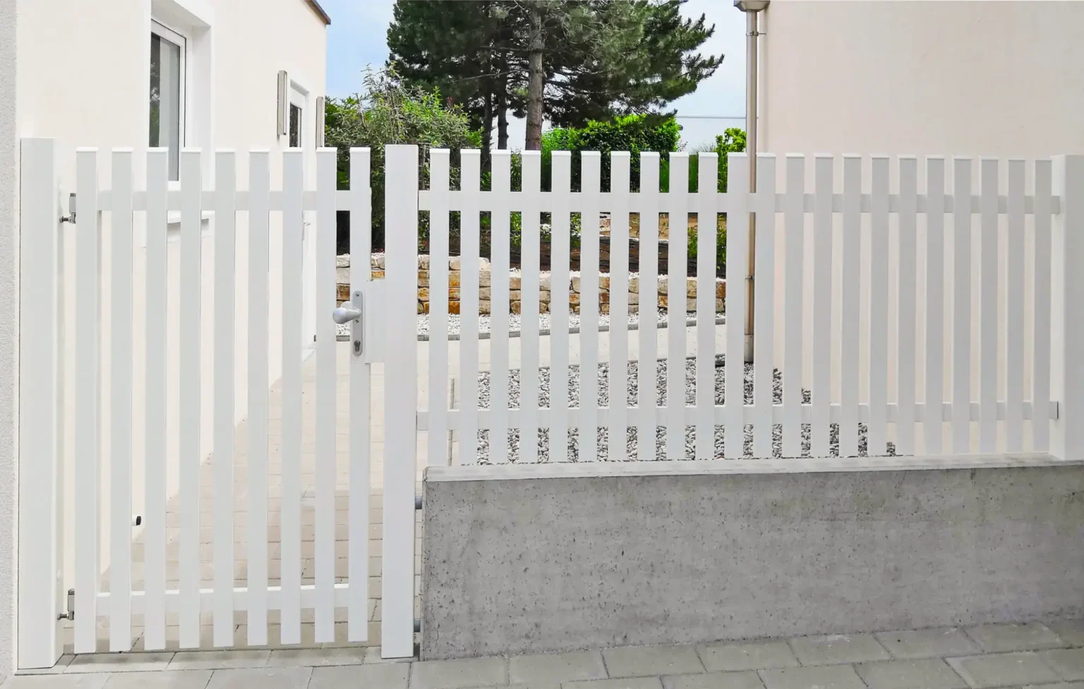 Aluminiumzaun, Brix Zaun, Metallzaun, Paliquad60, Gehtüre, Zaunfeld