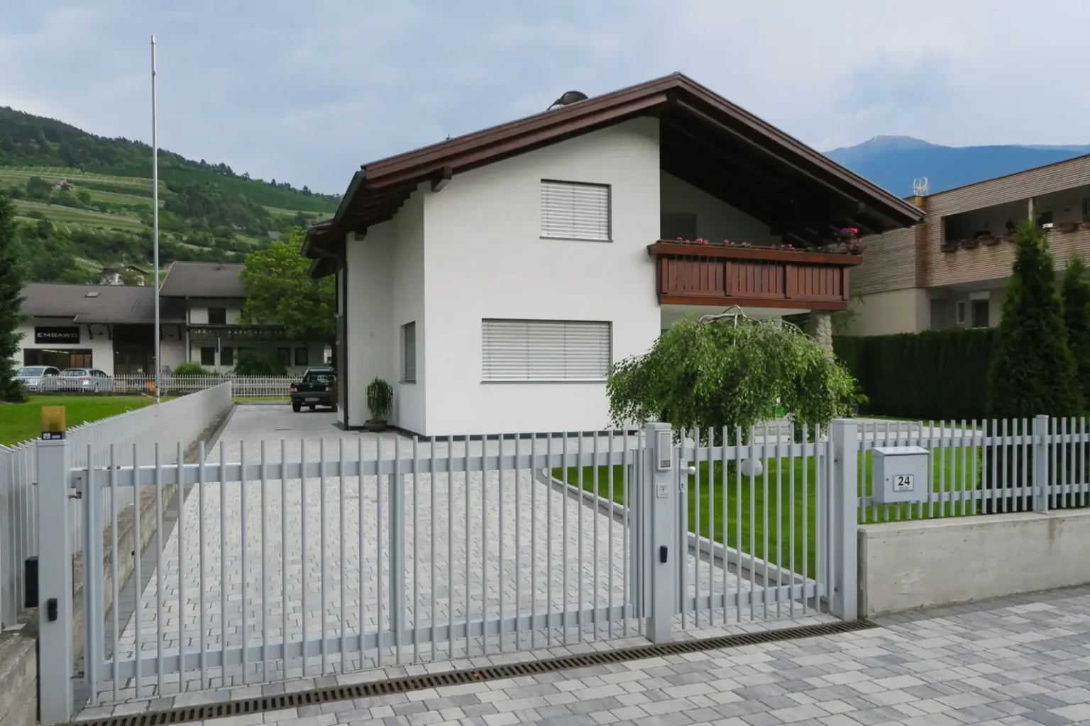 Aluminiumzaun, Brix Zaun, Metallzaun, Palisaden, Zaunfeld, Flügeltor, Gehtür, Postkasten