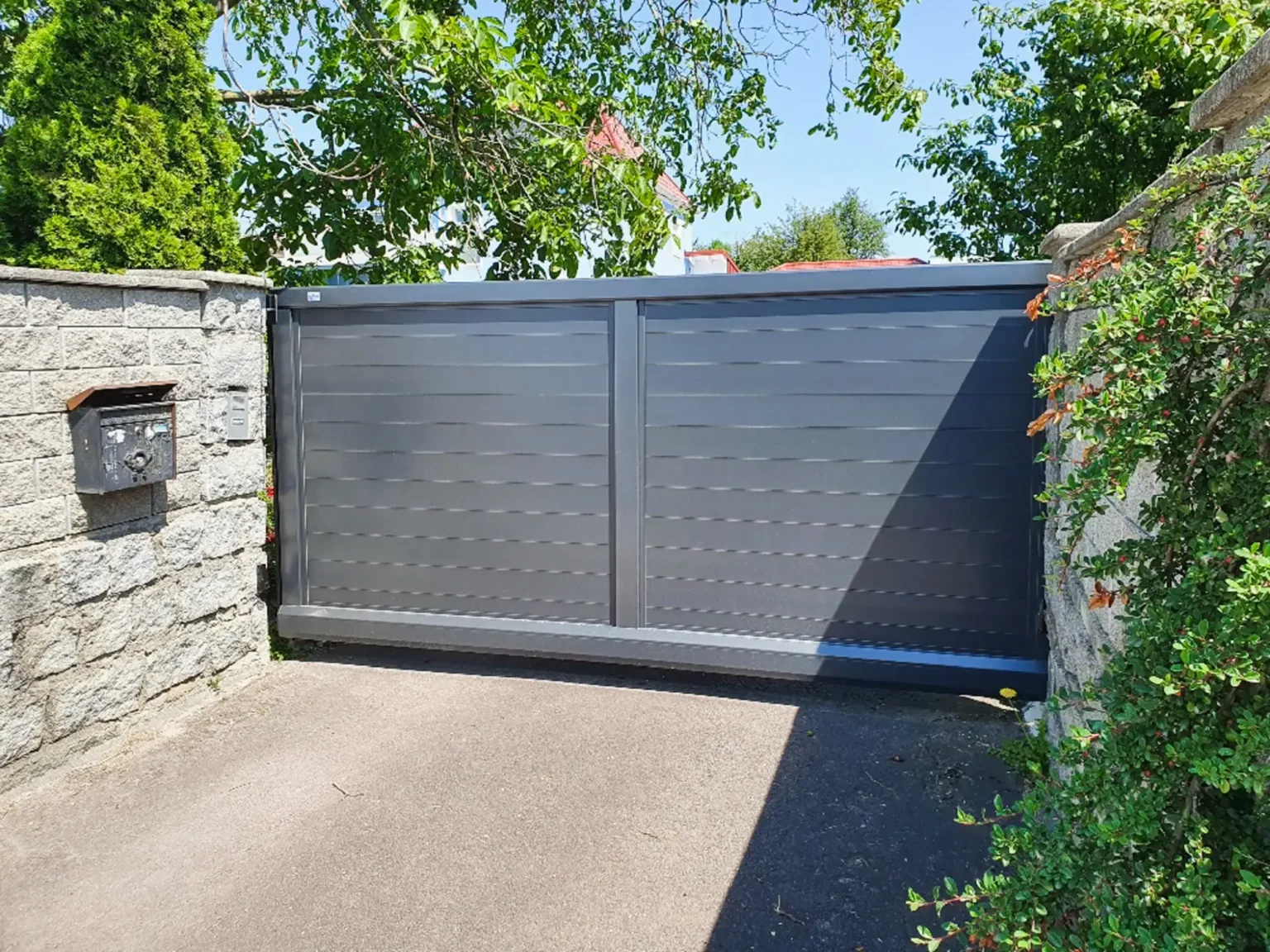 Aluminiumzaun, Brix Zaun, Metallzaun, Privee, Privee130 Sichtschtz, Schiebetor