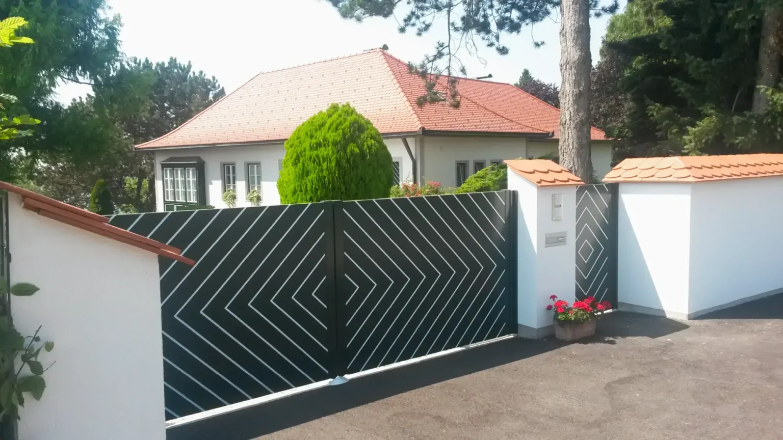 Aluminiumzaun, Brix Zaun, Metallzaun, Rahmentor, Sichtschtz, Flügeltor