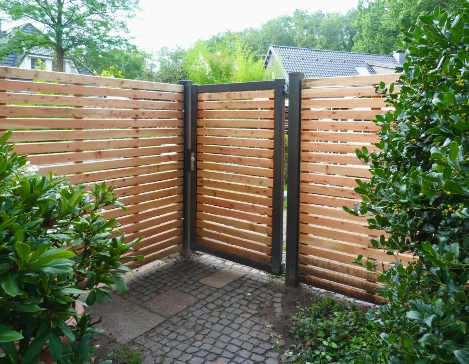 Aluminiumzaun, Brix Zaun, Metallzaun, Rahmentor, Sichtschtz, Gehtüre