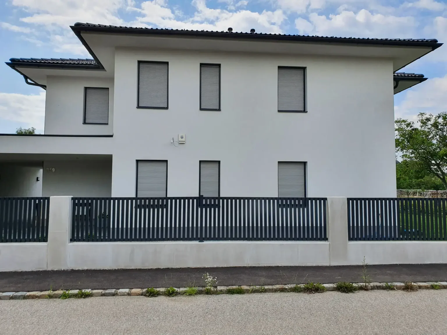 Aluminiumzaun, Brix Zaun, Metallzaun, VertiSign, Zaunfeld