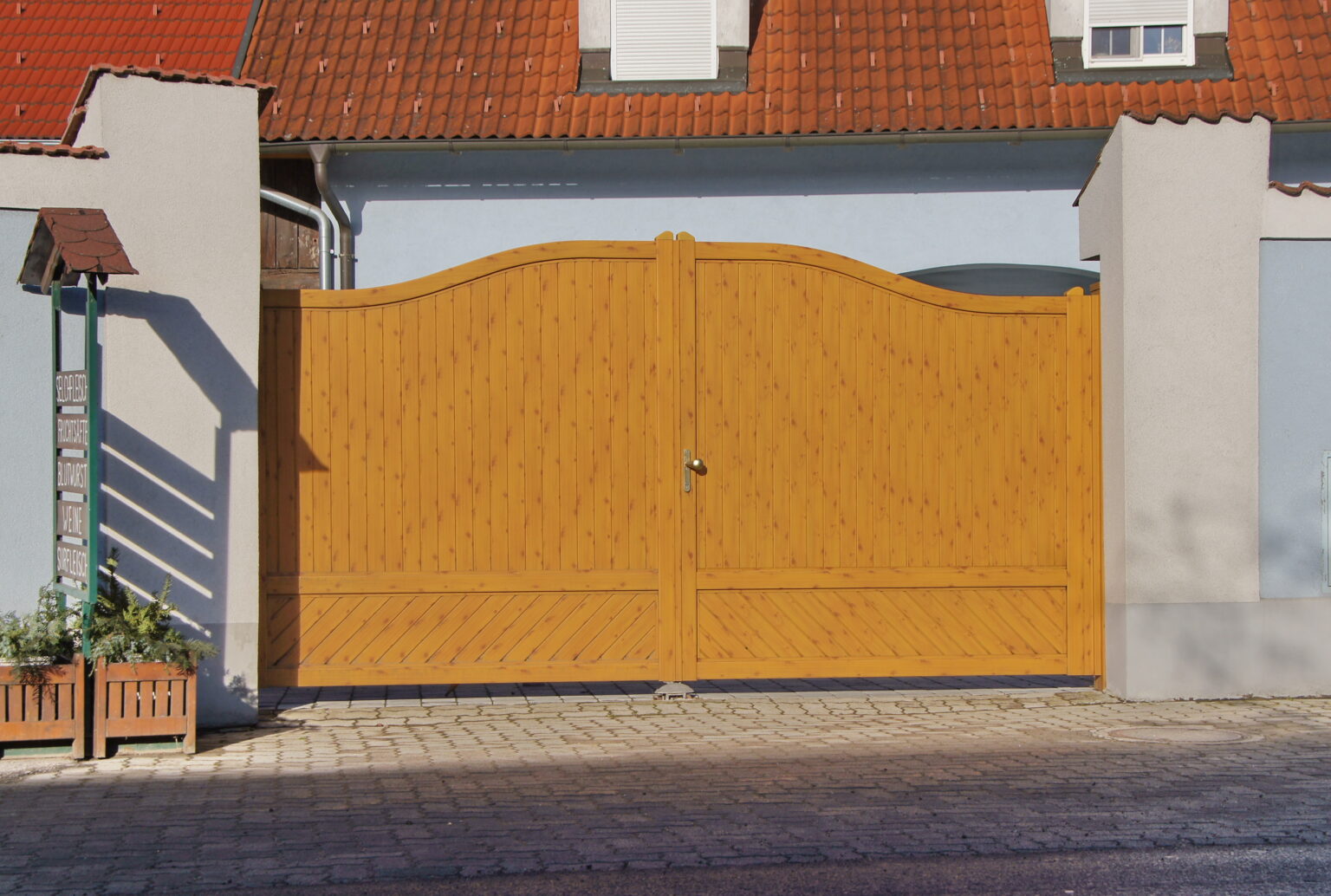 Aluminiumtor, Brix Zaun, Metallzaun, Arcada-Tor, Flügel-Tor, Holzoptik