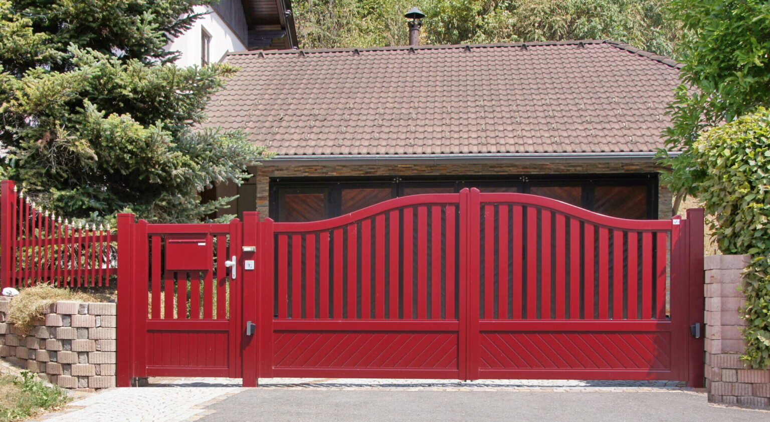 Aluminiumzaun, Brix Zaun, Metallzaun,Arcada-Tor, Flügel-Tor, Gehtüre, Zaunfeld, Postkasten