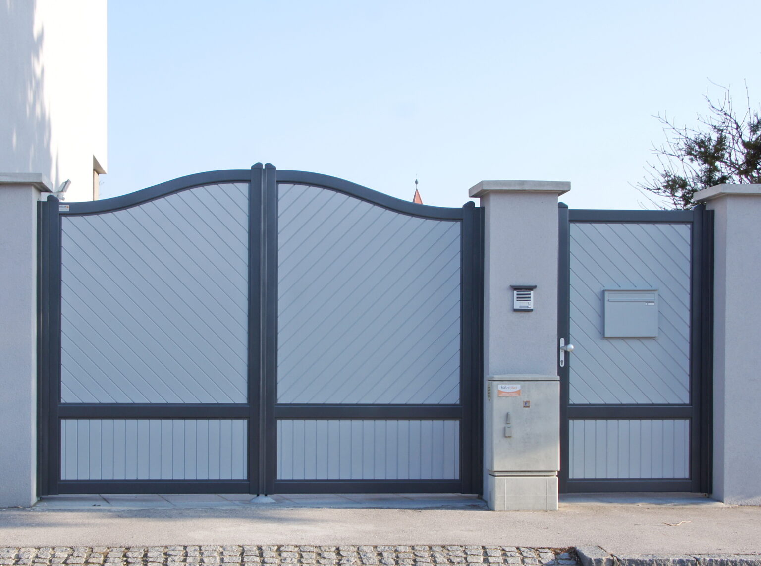Aluminiumzaun, Aluminiumtor, Brix Zaun, Metallzaun, Arcada, Flügel-tor, Gehtüre, Zaunfeld