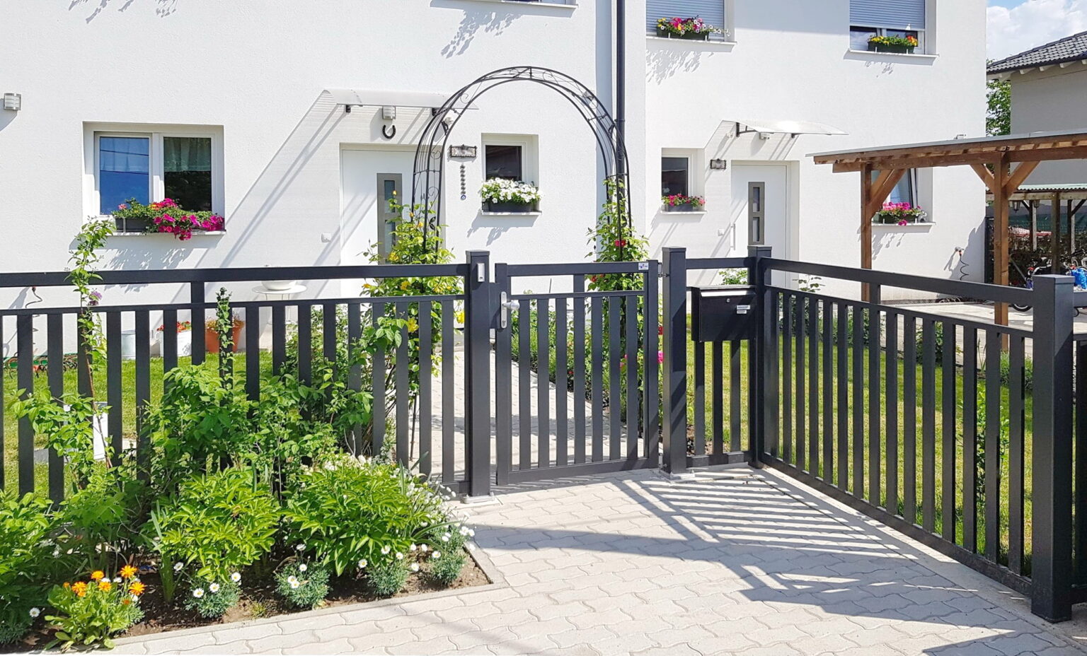 Aluminiumzaun, Brix Zaun, Metallzaun, Decor60, Zaunfeld, Gehtüre, Postkasten