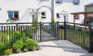 Aluminiumzaun, Brix Zaun, Metallzaun, Decor60, Zaunfeld, Gehtüre, Postkasten