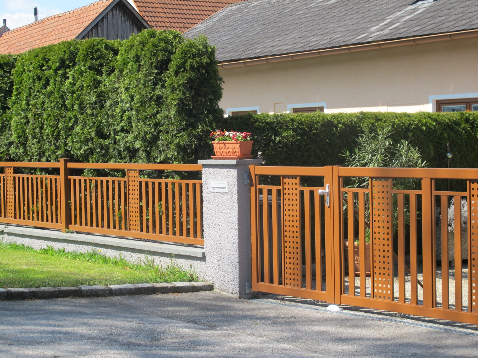 Aluminiumzaun, Brix Zaun, Metallzaun, Decor60, Zaunfeld, Gehtüre, Flügeltor