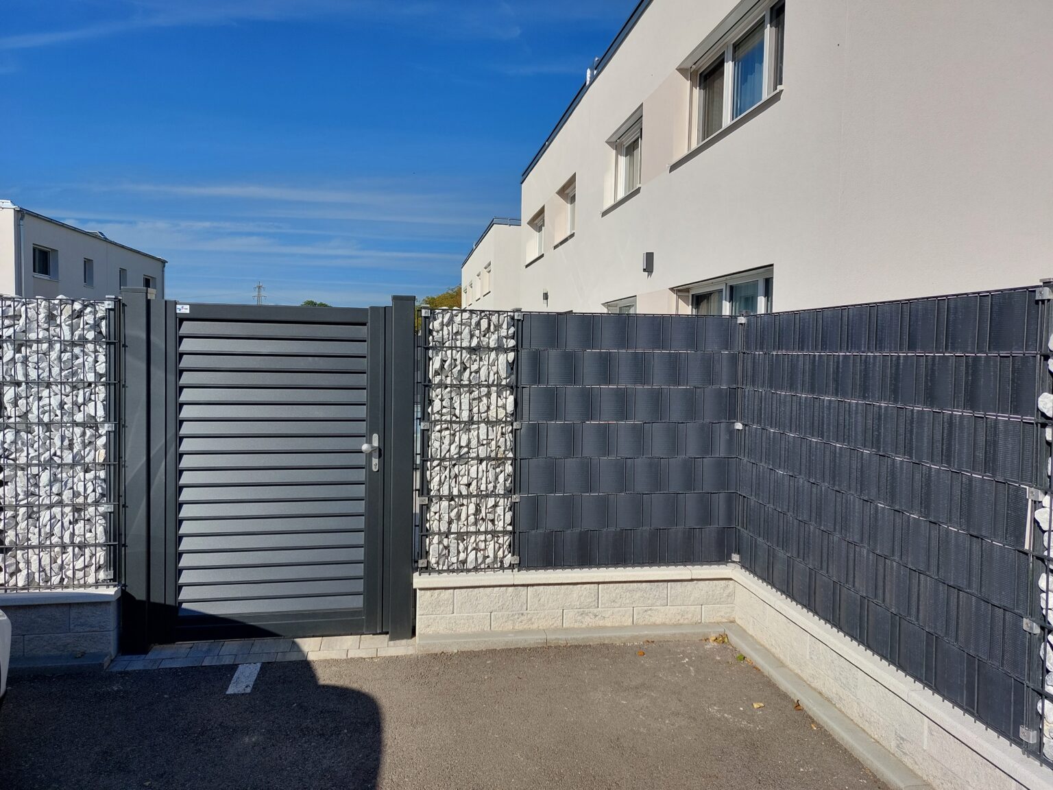 Aluminiumzaun, Brix Zaun, Drahtgitter, Zaunbau, Gehtüre, Steinzaun, Sichtschutz