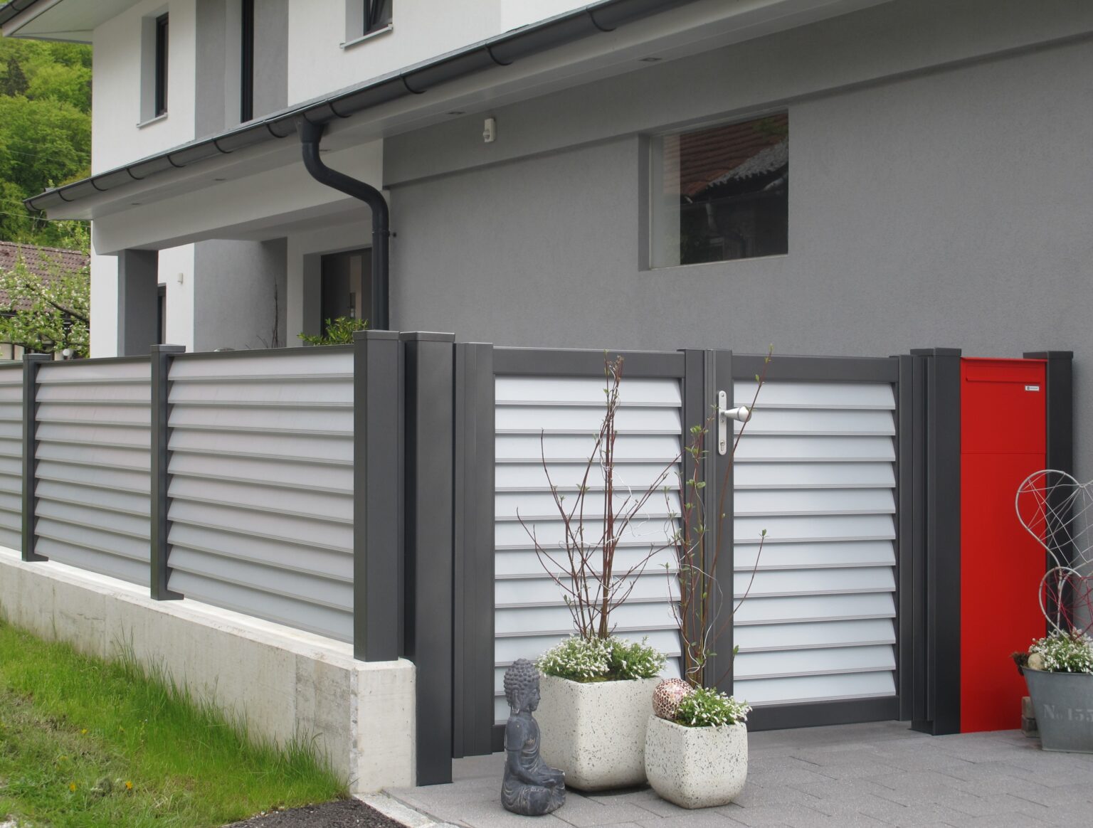 Aluminiumzaun, Aluminiumtor, Brix Zaun, Metallzaun, Lamello, Zaunfeld, Gehtüre, Postkasten