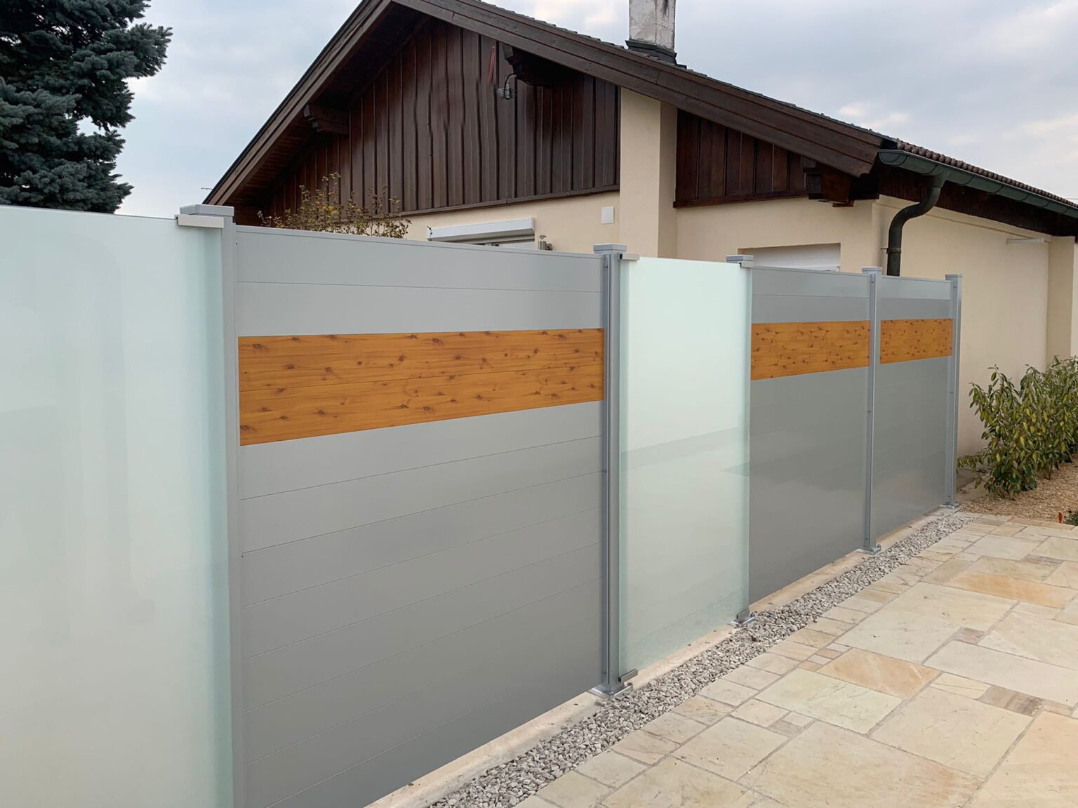 Aluminiumzaun, Aluminiumsichtschutz, Terrassensichtschutz, Blickschutz, Brix Zaun, Staketto 150