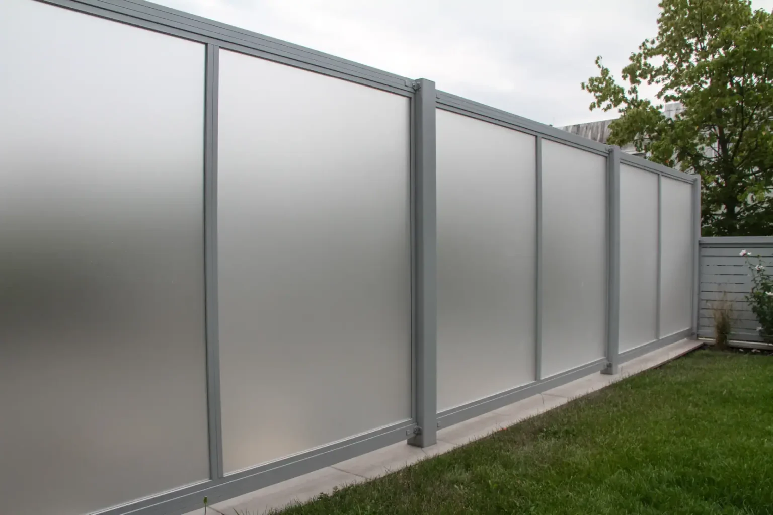 Aluminiumzaun, Brix Zaun, Sichtschutzzaun, Flat-Design, Acrylglas