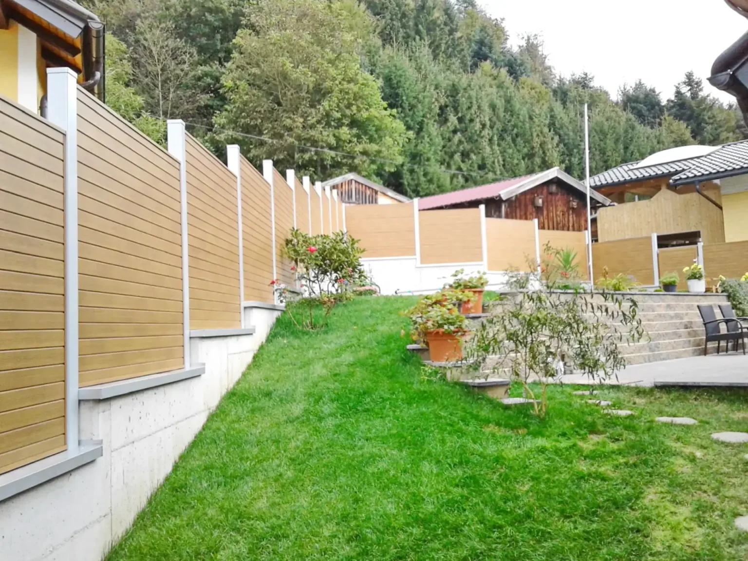 Aluminiumzaun, Aluminiumsichtschutz, Terrassensichtschutz, Blickschutz, Brix Zaun, Latten-Füllung