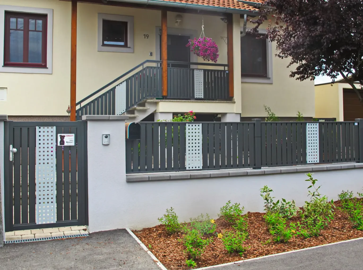 Aluminiumzaun, Aluminiumtor, Brix Zaun, Metallzaun, Latten-Füllung, Zaunfeld, Gehtür, Geländer