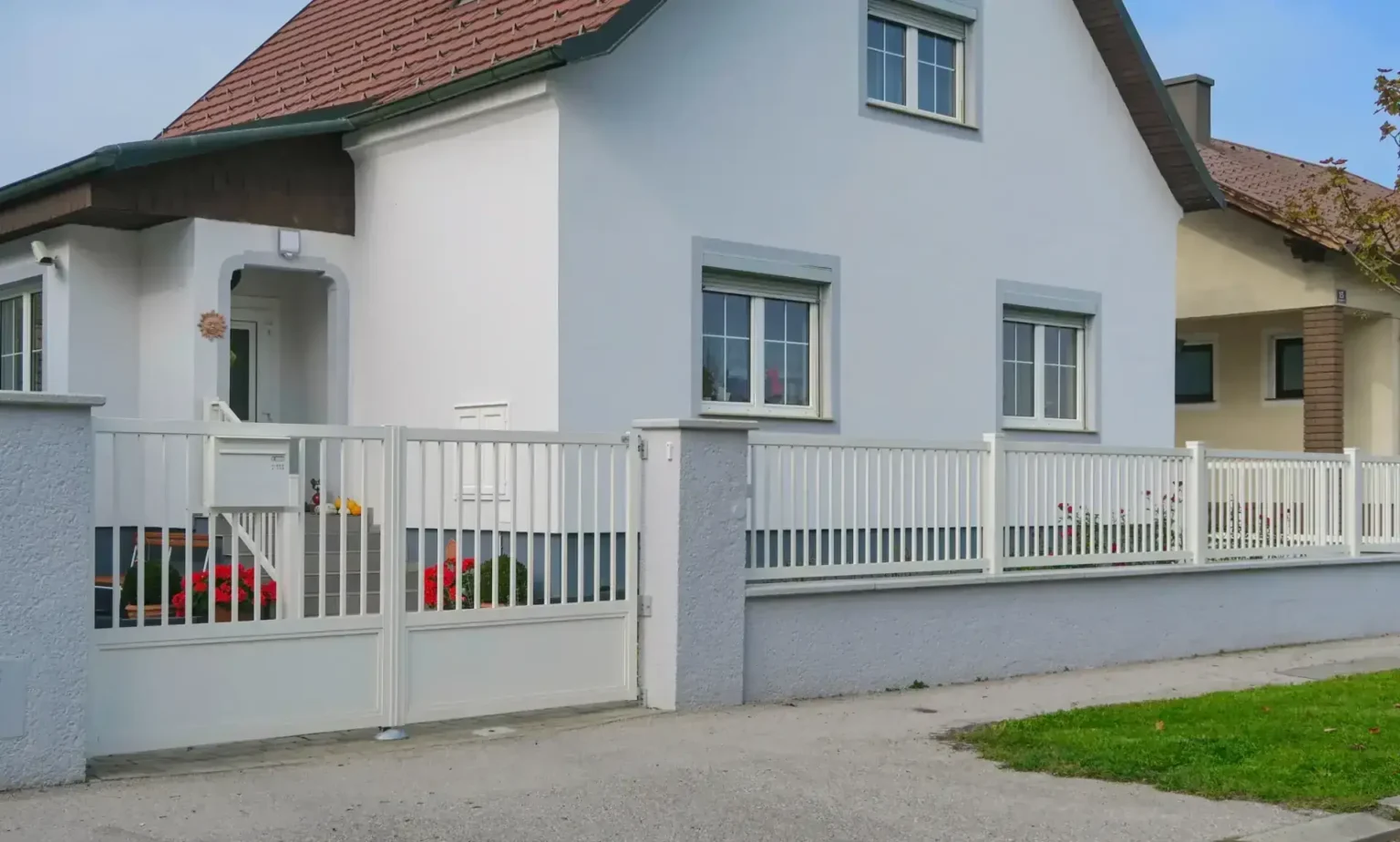 Aluminiumzaun, Aluminiumtor, Brix Zaun, Metallzaun,, Staketen, Zaunfeld, Flügeltor, Postkasten, Sockelfüllung