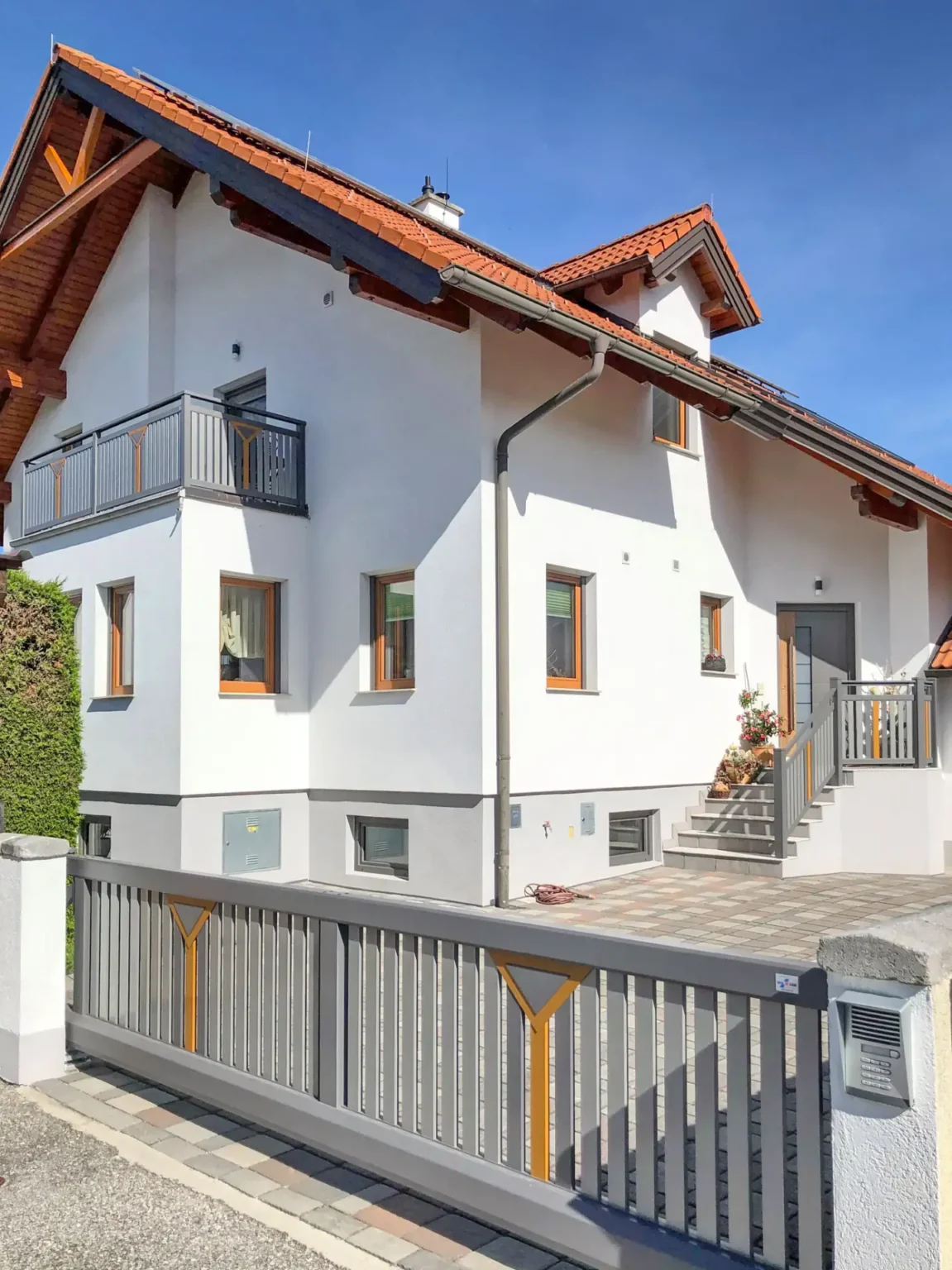 Aluminiumzaun, Aluminiumtor, Brix Zaun, Metallzaun,, Staketen, Schiebetor, Balkongeländer