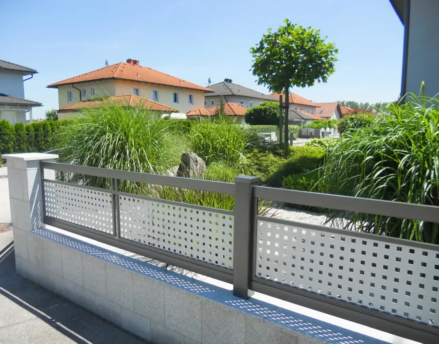 Aluminiumzaun, Brix Zaun, Metallzaun, Decor-Perforee, Zaunfeld, Lochblech