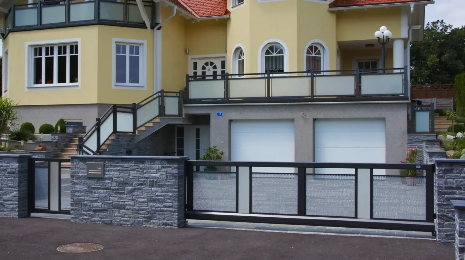 Aluminiumzaun, Aluminiumtor Brix Zaun, Metallzaun, Decor-Perforee, Schiebetor, Gehtür