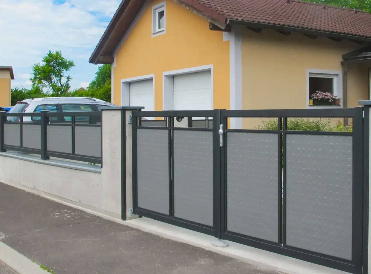 Aluminiumzaun, Brix Zaun, Metallzaun, Decor-Perforee, Flügeltor, Zaunfeld, Noppenblech