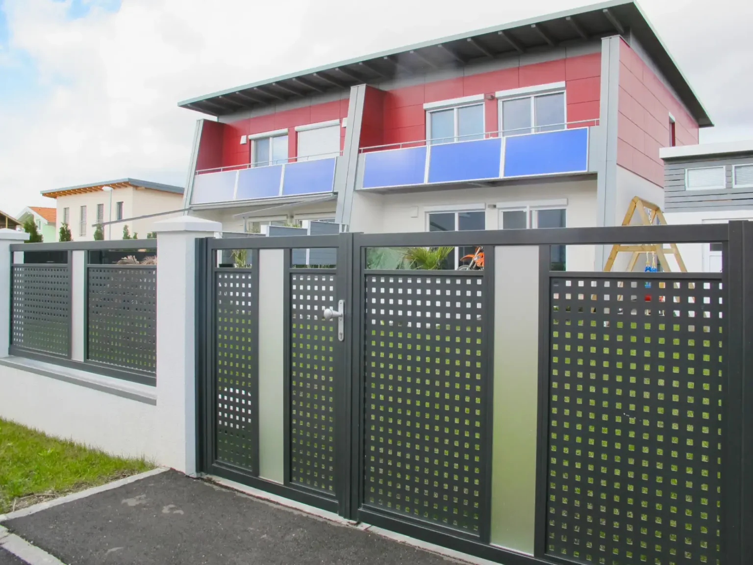 Aluminiumzaun, Brix Zaun, Metallzaun, Decor-Perforee, Flügeltor, Zaunfeld