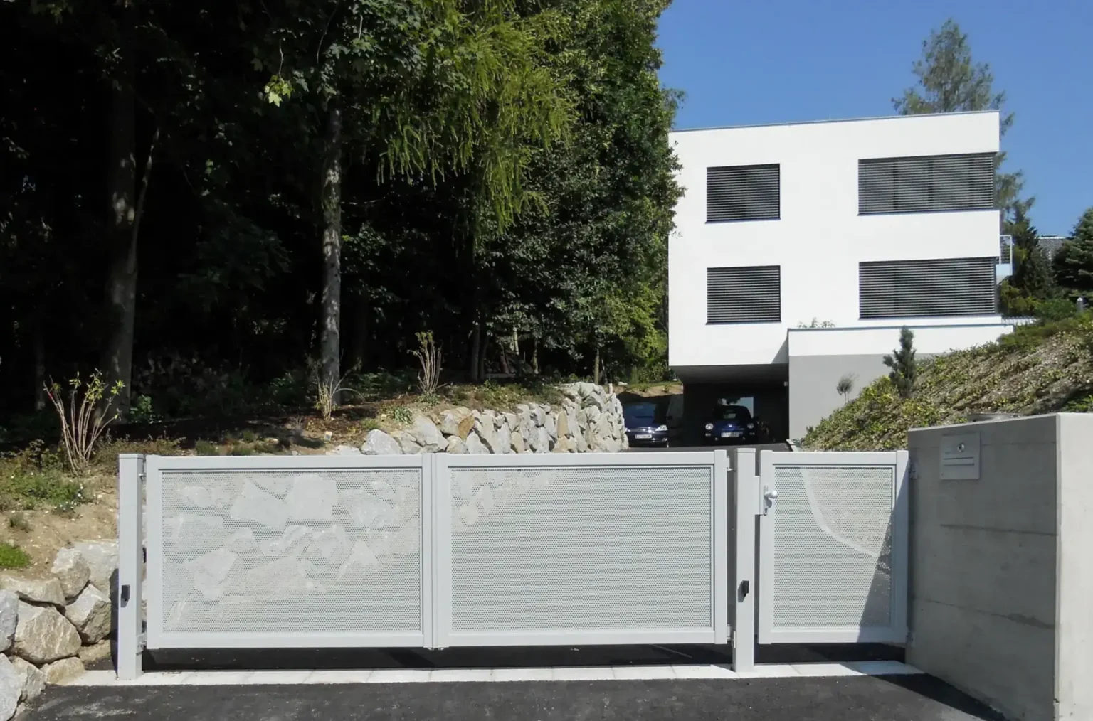 Aluminiumzaun, Aluminiumtor,Brix Zaun, Metallzaun, Flat-Design, Flügeltor, Gehtüre, Lochblech