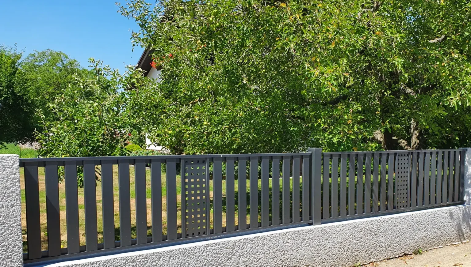 Aluminiumzaun, Aluminiumtor, Brix Zaun, Metallzaun, Latten-Füllung, Zaunfeld