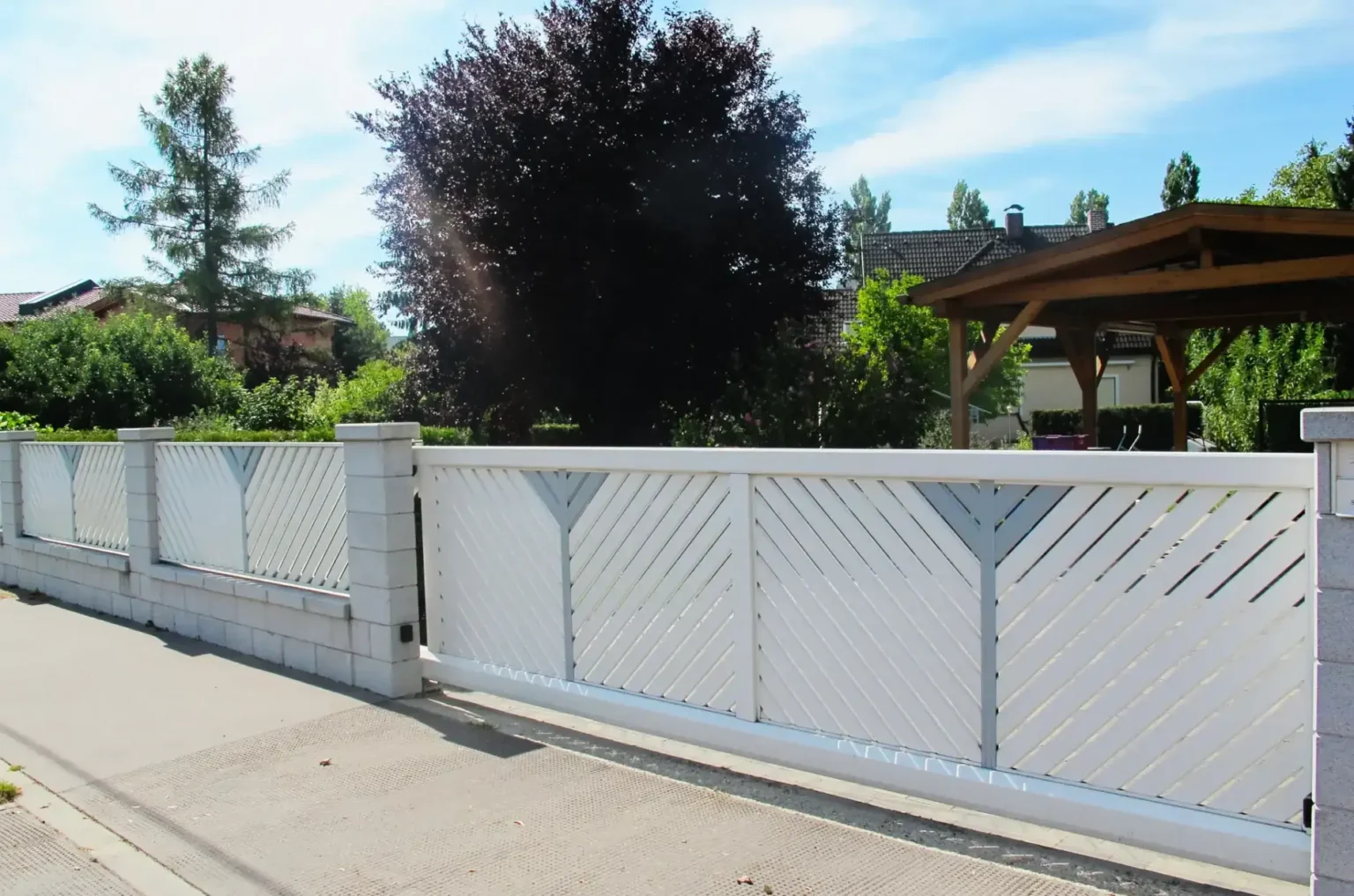 Aluminiumzaun, Aluminiumtor, Brix Zaun, Metallzaun, Latten-Füllung, Zaunfeld, Schiebetor